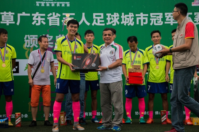 莱万：12年我跟弗格森说想加盟曼联